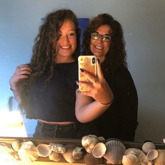 Meet your Posher, Christina - Picture 3 of 5